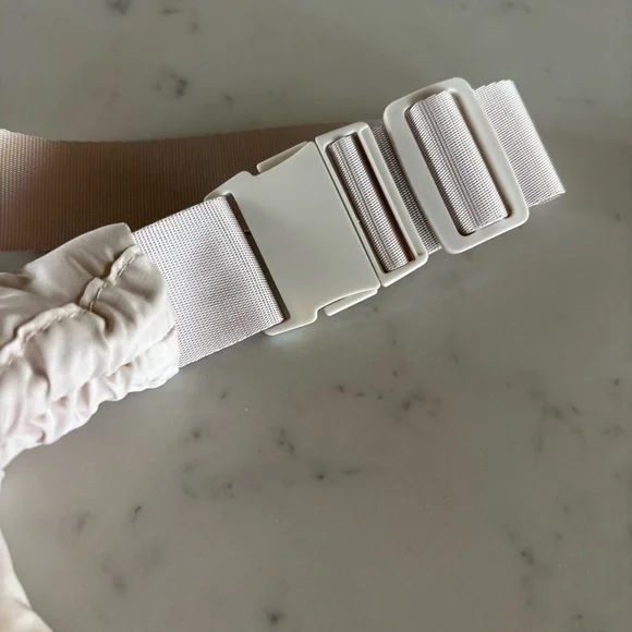 Wilo Cream Side Cinch Bag - Picture 6 of 14